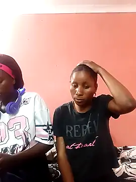 Snapshot of HotPetite_25 chatting on 7, 11, 2025 HotPetite 25 online show from 7, 11, 2025