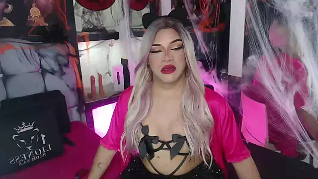 Snapshot of Sophia_hott01 chatting on 28, 10, 2025 Sophia hott01 online show from 28, 10, 2025