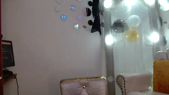 Snapshot of Nina_Roser chatting on 21, 10, 2025 Nina Roser online show from 21, 10, 2025