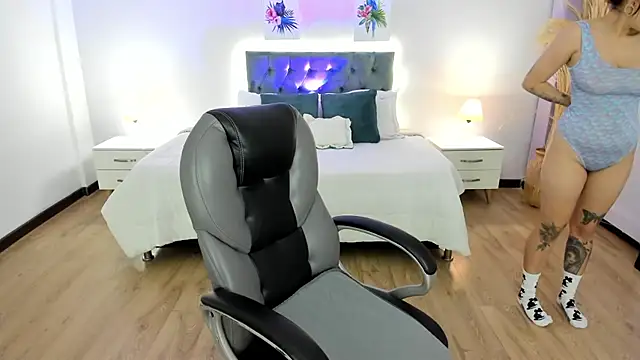 Antonela vargas online show from 17, 10, 2025