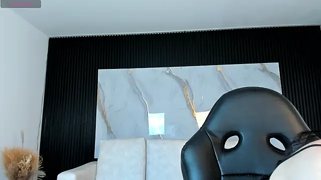 Snapshot of Karol_Yanil chatting on 28, 10, 2025 Karol Yanil online show from 28, 10, 2025