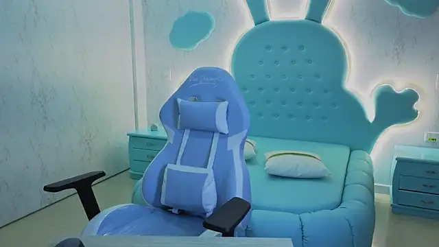 Snapshot of Mia_Cuttee chatting on 20, 10, 2025 Mia Cuttee online show from 20, 10, 2025