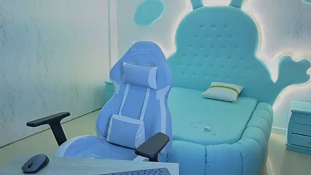 Snapshot of Mia_Cuttee chatting on 25, 10, 2025 Mia Cuttee online show from 25, 10, 2025