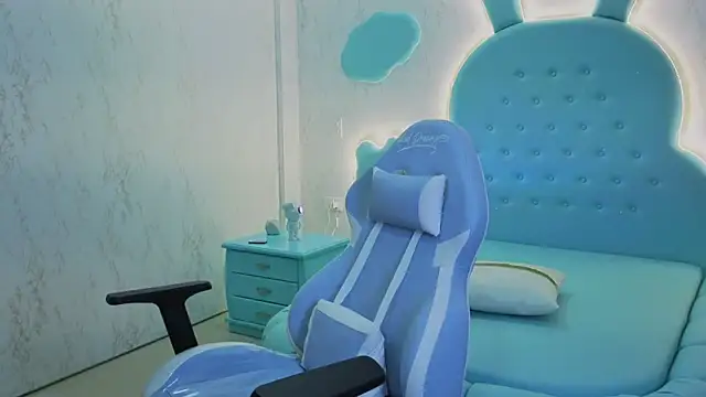 Snapshot of Mia_Cuttee chatting on 30, 10, 2025 Mia Cuttee online show from 30, 10, 2025