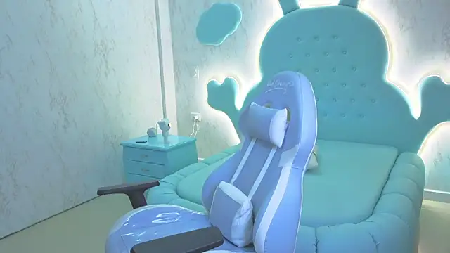 Snapshot of Mia_Cuttee chatting on 2, 11, 2025 Mia Cuttee online show from 2, 11, 2025