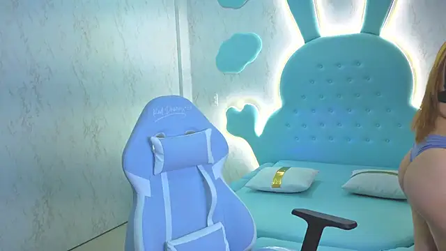 Snapshot of Mia_Cuttee chatting on 4, 11, 2025 Mia Cuttee online show from 4, 11, 2025