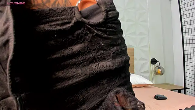 Snapshot of ValeryTrans_ chatting on 8, 11, 2025 ValeryTrans online show from 8, 11, 2025