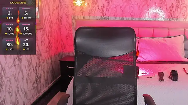 Snapshot of Lana_Sl4ve chatting on 28, 10, 2025 Lana Sl4ve online show from 28, 10, 2025