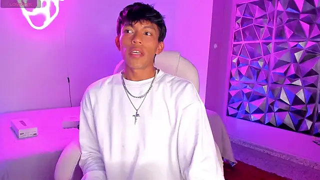 Santti  online show from 18, 11, 2025