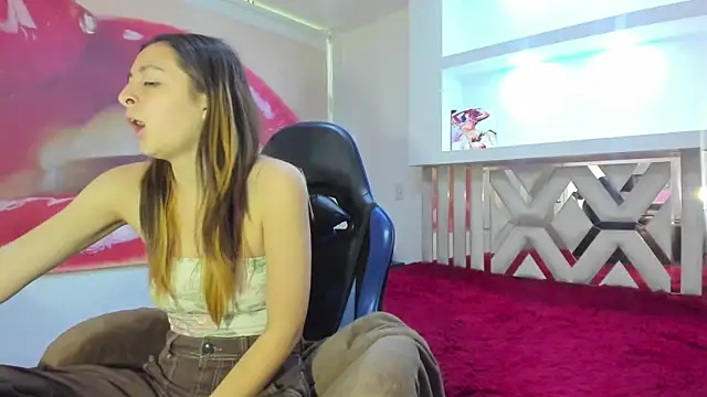 Snapshot of lala_clark chatting on 2, 10, 2025 lala clark online show from 2, 10, 2025