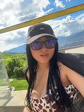 Snapshot of amberhoney02 chatting on 2, 11, 2025 amberhoney02 online show from 2, 11, 2025