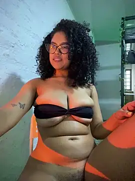 Snapshot of miiabrown18 chatting on 6, 6, 2026 miiabrown18 online show from 6, 6, 2026