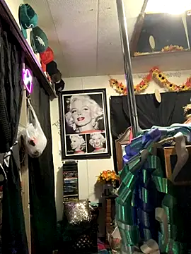 Snapshot of blondebarbiebae chatting on 30, 9, 2025 blondebarbiebae online show from 30, 9, 2025