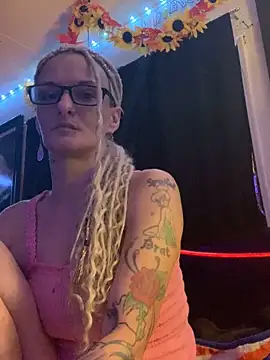 Snapshot of blondebarbiebae chatting on 6, 10, 2025 blondebarbiebae online show from 6, 10, 2025