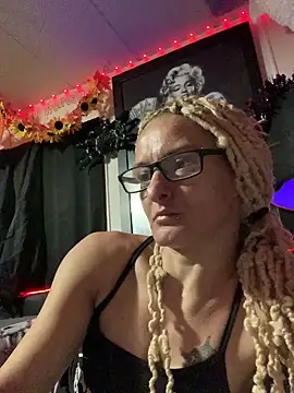 Snapshot of blondebarbiebae chatting on 6, 11, 2025 blondebarbiebae online show from 6, 11, 2025