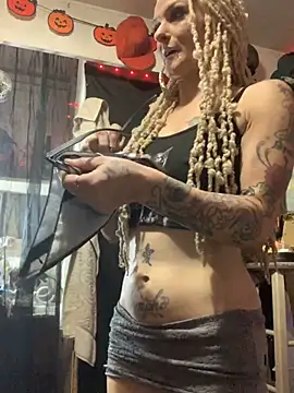 Snapshot of blondebarbiebae chatting on 7, 11, 2025 blondebarbiebae online show from 7, 11, 2025