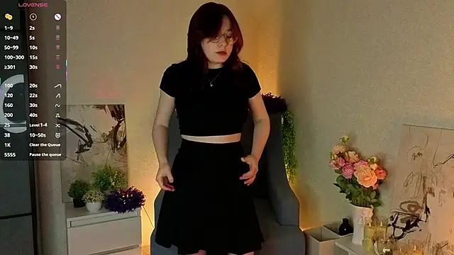 Snapshot of NyamNyamNyammm chatting on 12, 10, 2025 NyamNyamNyammm online show from 12, 10, 2025