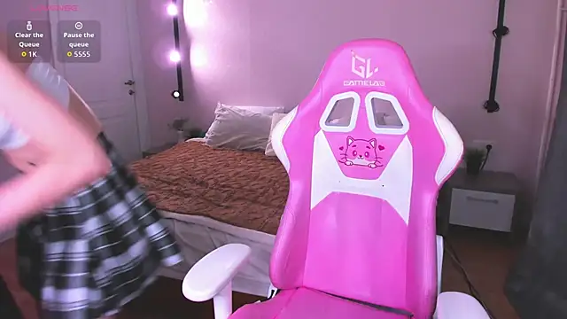 Snapshot of Alic_Fox chatting on 14, 10, 2025 Alic Fox online show from 14, 10, 2025