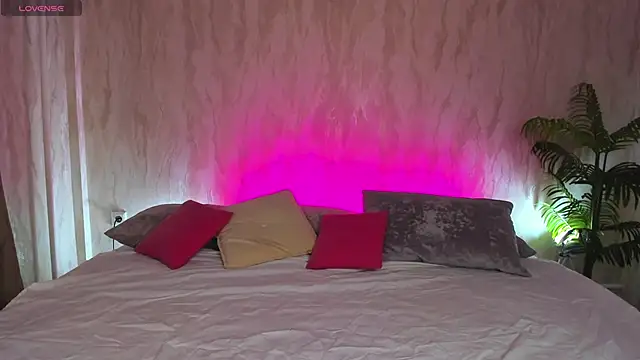 Snapshot of Alic_Fox chatting on 21, 10, 2025 Alic Fox online show from 21, 10, 2025