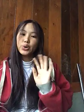 Snapshot of Mai_lovely chatting on 12, 11, 2025 Mai lovely online show from 12, 11, 2025