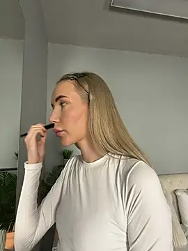 Snapshot of MaryDavies chatting on 24, 3, 2026 MaryDavies online show from 24, 3, 2026