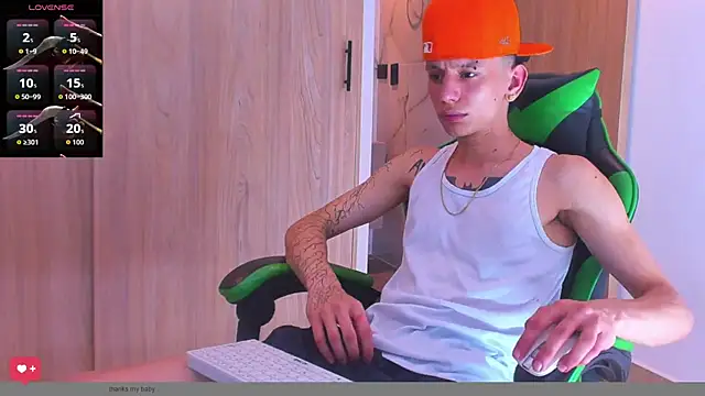 Snapshot of Skinny_batman chatting on 6, 10, 2025 Skinny batman online show from 6, 10, 2025