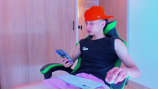 Snapshot of Skinny_batman chatting on 8, 10, 2025 Skinny batman online show from 8, 10, 2025