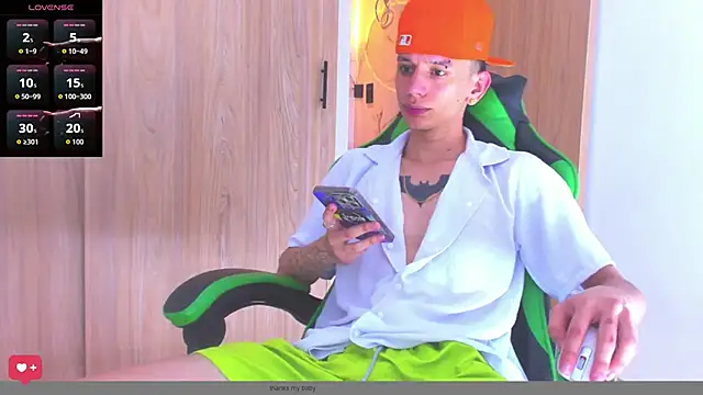 Snapshot of Skinny_batman chatting on 11, 10, 2025 Skinny batman online show from 11, 10, 2025