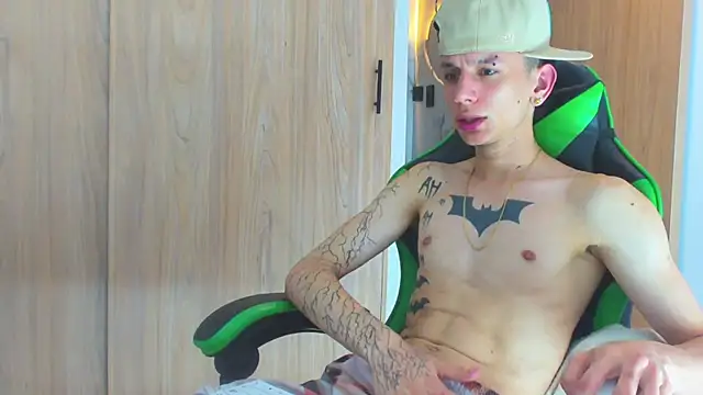 Snapshot of Skinny_batman chatting on 15, 10, 2025 Skinny batman online show from 15, 10, 2025