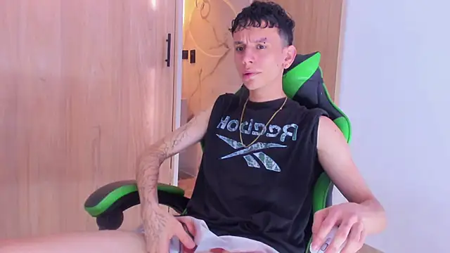 Snapshot of Skinny_batman chatting on 16, 10, 2025 Skinny batman online show from 16, 10, 2025