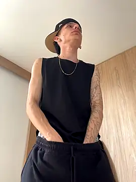 Snapshot of Skinny_batman chatting on 18, 10, 2025 Skinny batman online show from 18, 10, 2025