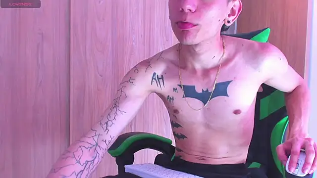 Snapshot of Skinny_batman chatting on 21, 10, 2025 Skinny batman online show from 21, 10, 2025