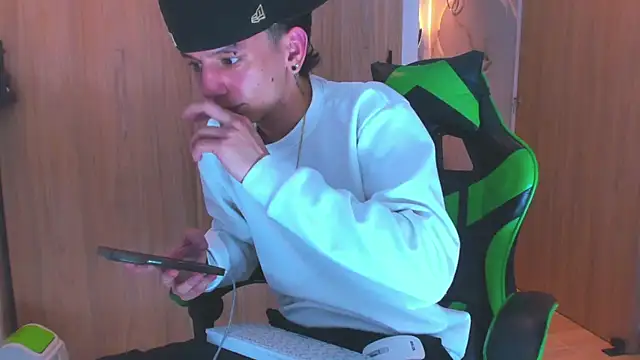 Snapshot of Skinny_batman chatting on 6, 11, 2025 Skinny batman online show from 6, 11, 2025