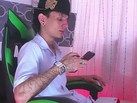 Skinny batman online show from 4, 12, 2025