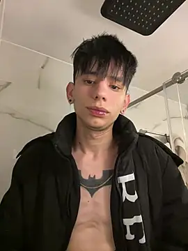 Snapshot of Skinny_batman chatting on 2, 3, 2026 Skinny batman online show from 2, 3, 2026