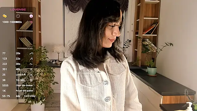 Snapshot of LoidaTatom chatting on 5, 11, 2025 LoidaTatom online show from 5, 11, 2025