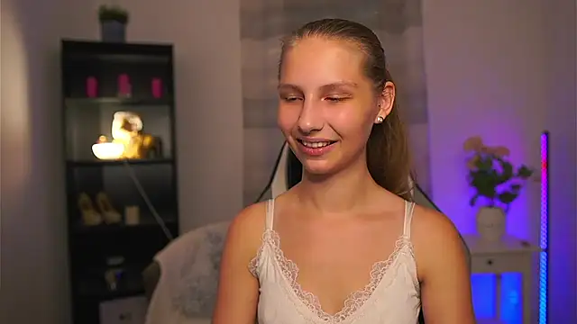 Snapshot of emmie_murray chatting on 19, 6, 2026 emmie murray online show from 19, 6, 2026