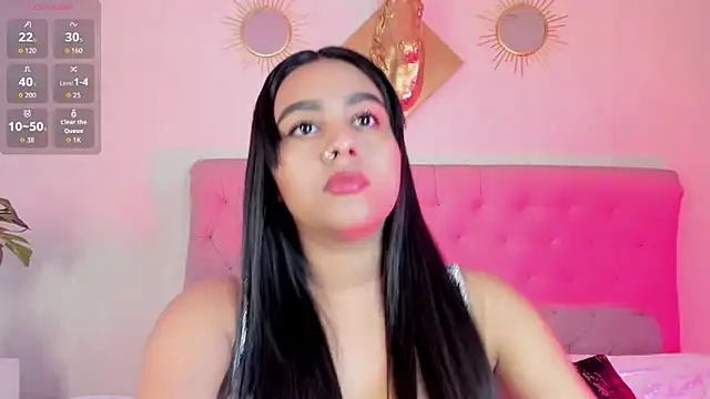 Snapshot of CharlottePetitte chatting on 6, 10, 2025 CharlottePetitte online show from 6, 10, 2025