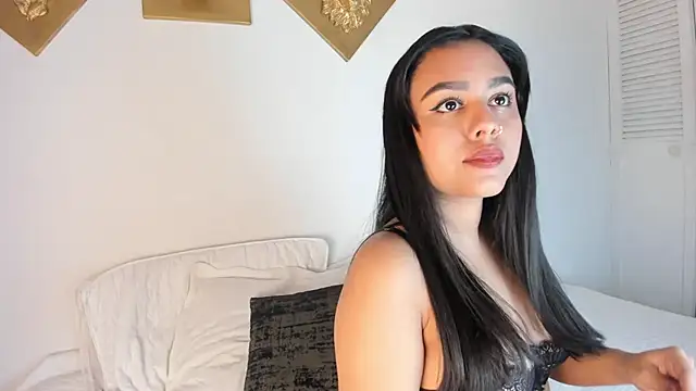 Snapshot of CharlottePetitte chatting on 22, 10, 2025 CharlottePetitte online show from 22, 10, 2025