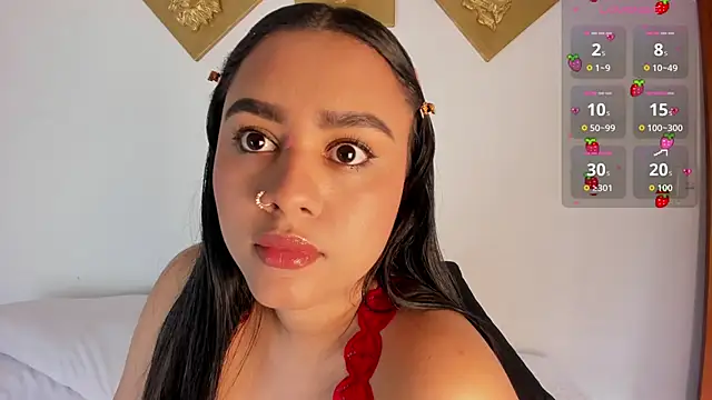 Snapshot of CharlottePetitte chatting on 11, 11, 2025 CharlottePetitte online show from 11, 11, 2025