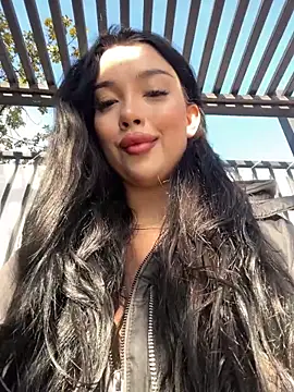 Snapshot of kiss_Lissa chatting on 3, 11, 2025 kiss Lissa online show from 3, 11, 2025