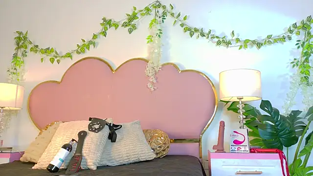 NaiaWhisper online show from 12, 10, 2025