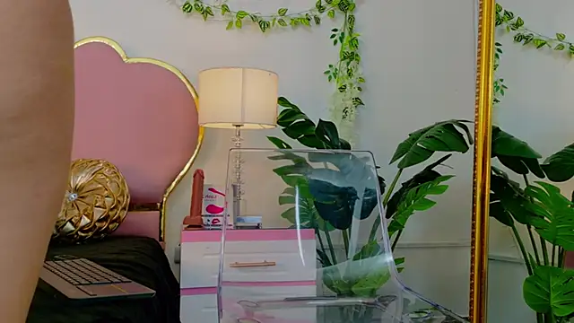 NaiaWhisper online show from 22, 10, 2025