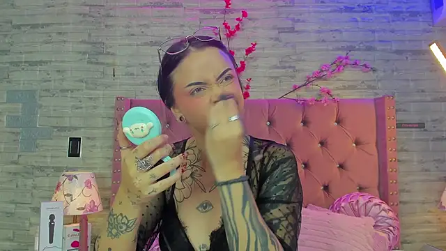 NaiaWhisper online show from 16, 11, 2025