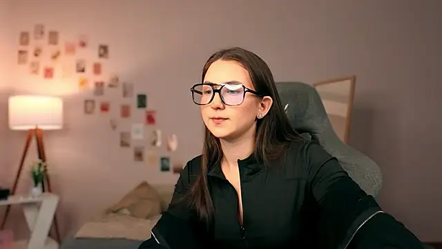 Snapshot of raviolly046 chatting on 28, 9, 2025 raviolly046 online show from 28, 9, 2025