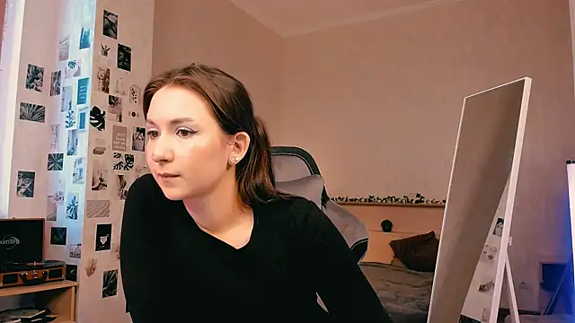 Snapshot of raviolly046 chatting on 3, 10, 2025 raviolly046 online show from 3, 10, 2025