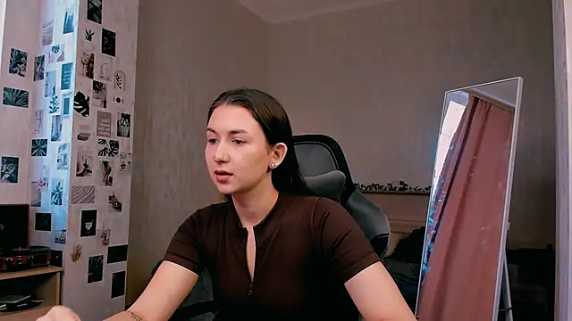 Snapshot of raviolly046 chatting on 4, 10, 2025 raviolly046 online show from 4, 10, 2025