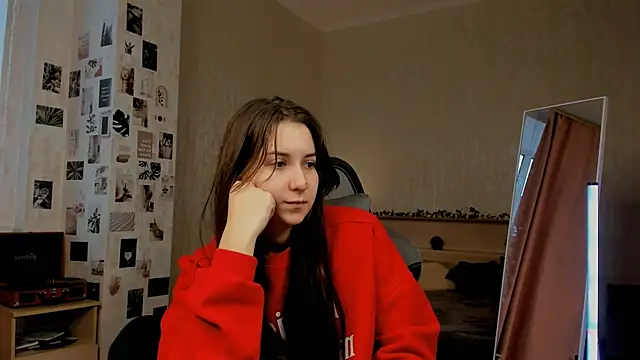 Snapshot of raviolly046 chatting on 12, 10, 2025 raviolly046 online show from 12, 10, 2025