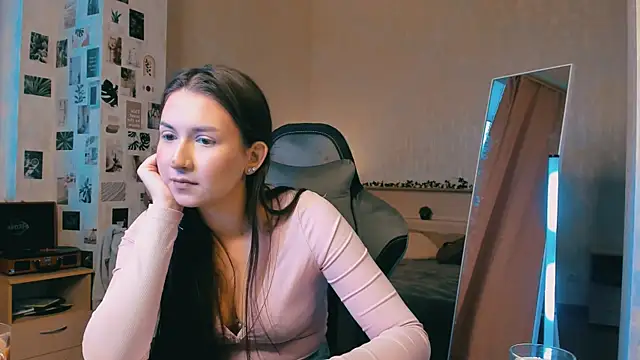 Snapshot of raviolly046 chatting on 14, 10, 2025 raviolly046 online show from 14, 10, 2025