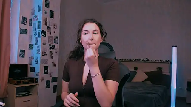 Snapshot of raviolly046 chatting on 27, 10, 2025 raviolly046 online show from 27, 10, 2025